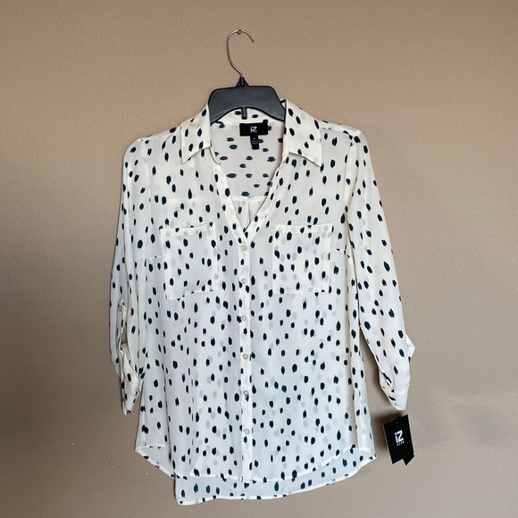 White 3/4th sleeve top with pattern - Picture 1 of 6